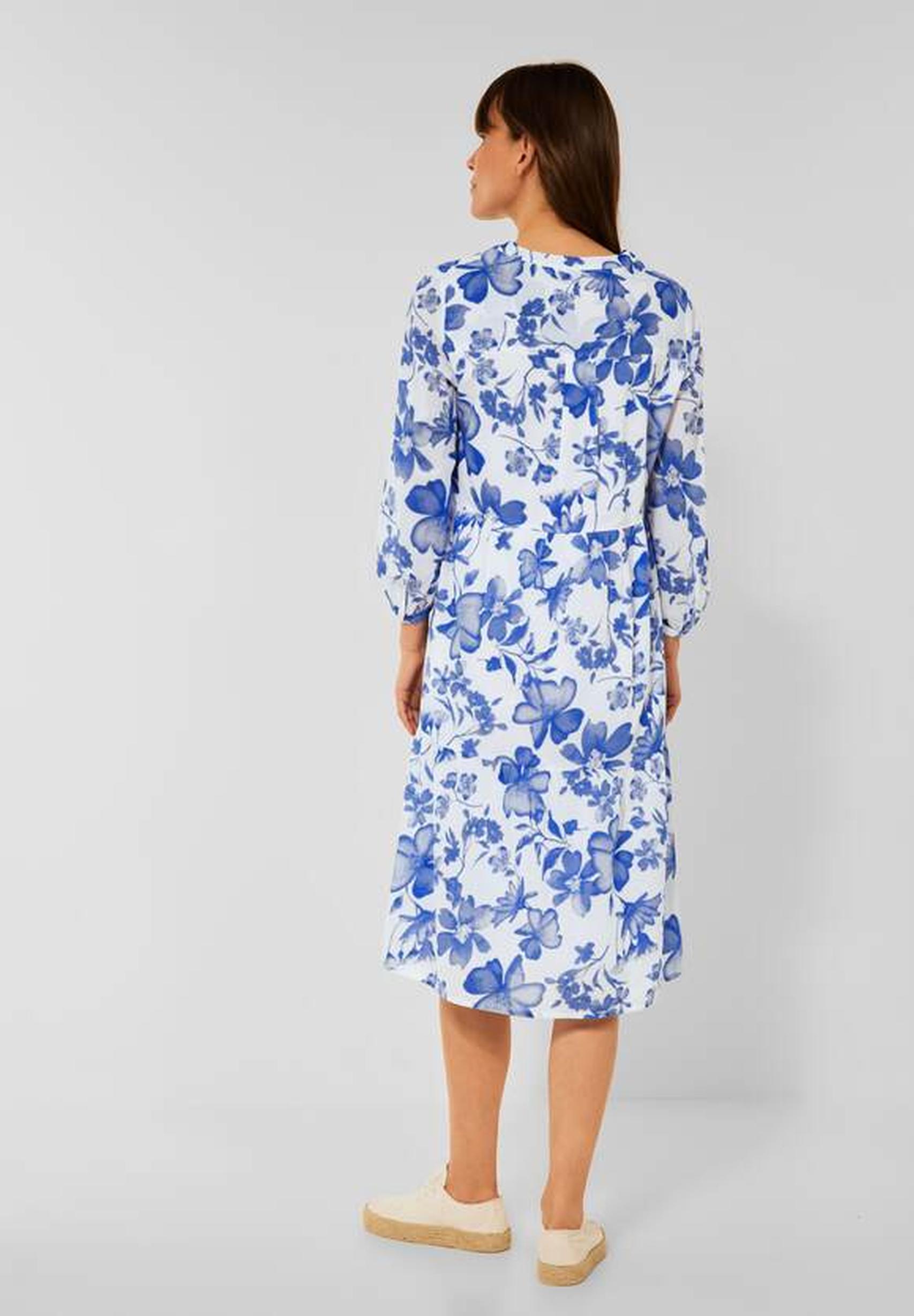 Modisches Kleid aus der Kollektion von CECIL in weiss blau geblümt 143210